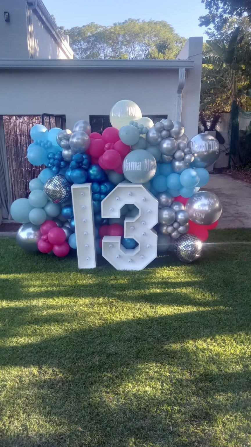 Red gift hamper with balloons